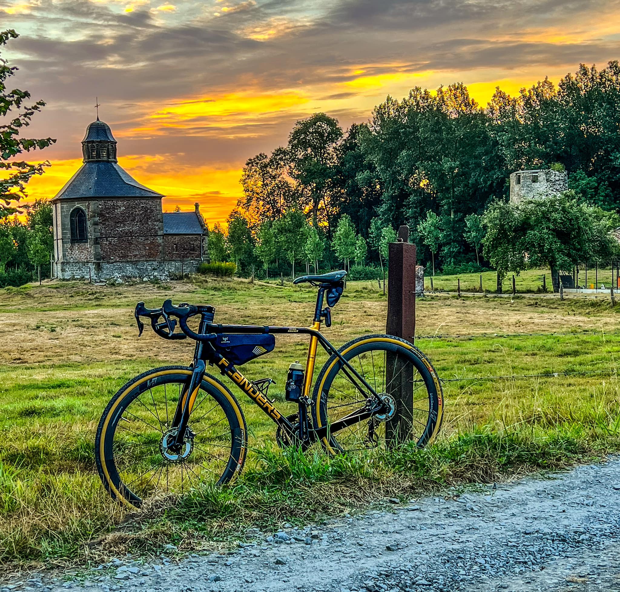 Gravel,Gravelbike, Flanders, AllRoad,All-Road,Shimano,GRX610,GRX820,GRX825, 105,R7120,Tiagra,4700,Ultegra,R8170,GRX,Aksium,Selle Italia,Continental