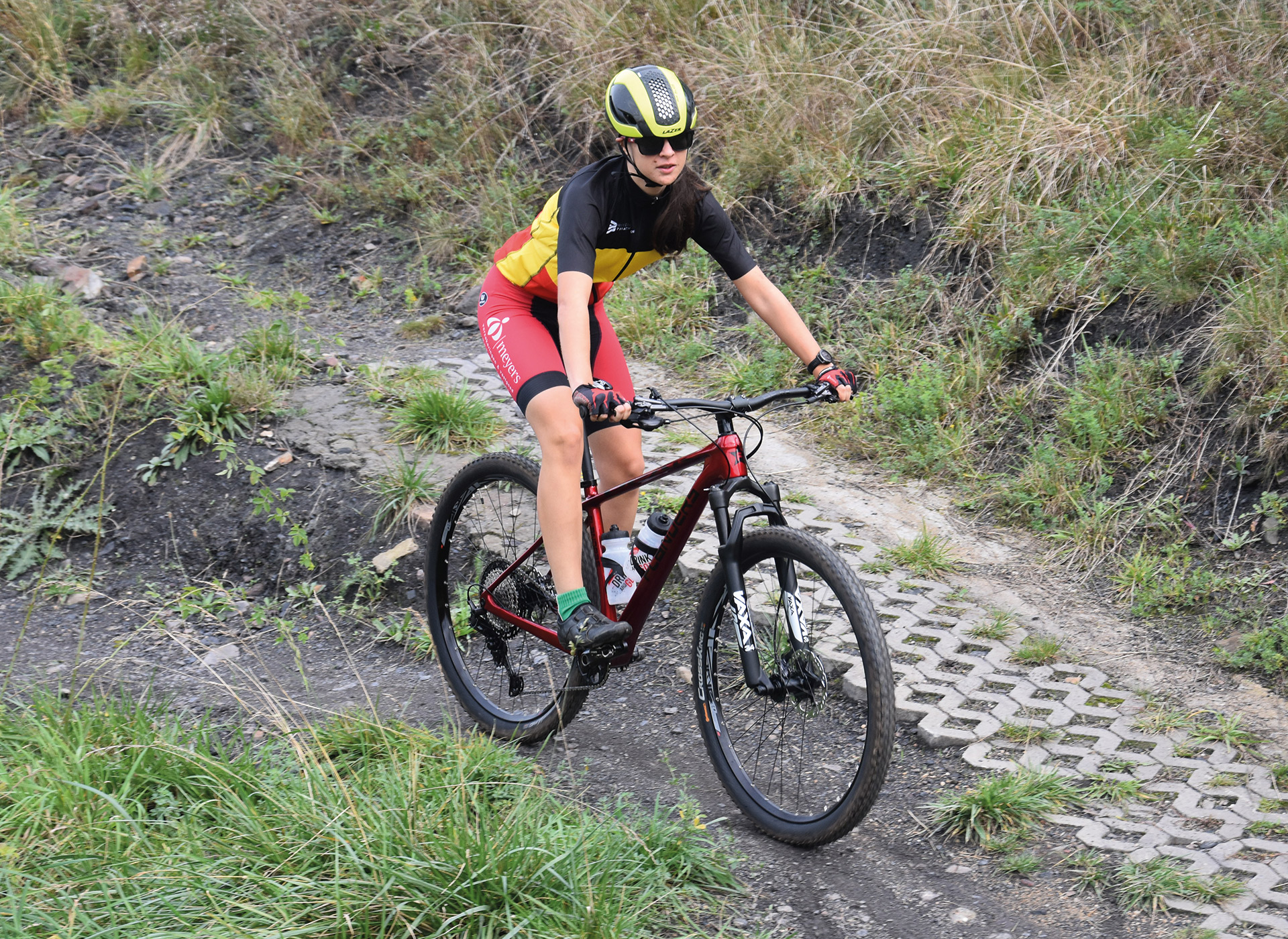 Sportieve mountainbike voor puur offroad-avontuur