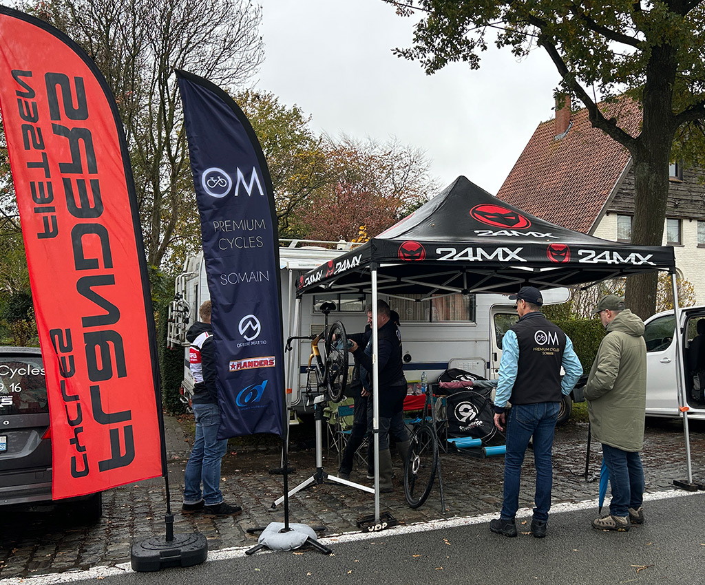 FLANDERS Cyclo-cross CX-Nxt, Shimano 105, Ultegra, Di2, DT, Mavic, Selle Italia, Schwalbe,Adèle Hurteloup