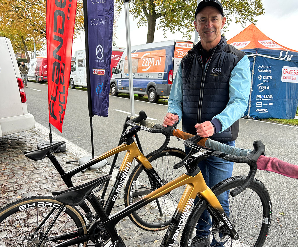 FLANDERS Cyclo-cross CX-Nxt, Shimano 105, Ultegra, Di2, DT, Mavic, Selle Italia, Schwalbe,Adèle Hurteloup