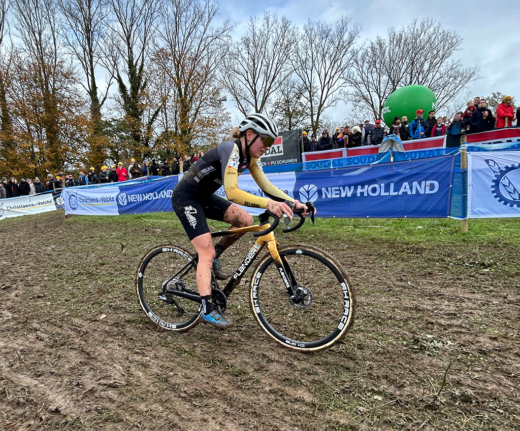 FLANDERS Cyclo-cross CX-Nxt, Shimano 105, Ultegra, Di2, DT, Mavic, Selle Italia, Schwalbe,Adèle Hurteloup