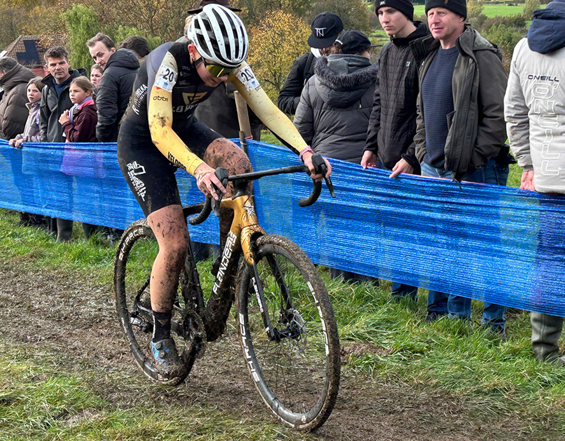 FLANDERS Cyclo-cross CX-Nxt, Shimano 105, Ultegra, Di2, DT, Mavic, Selle Italia, Schwalbe,Adèle Hurteloup