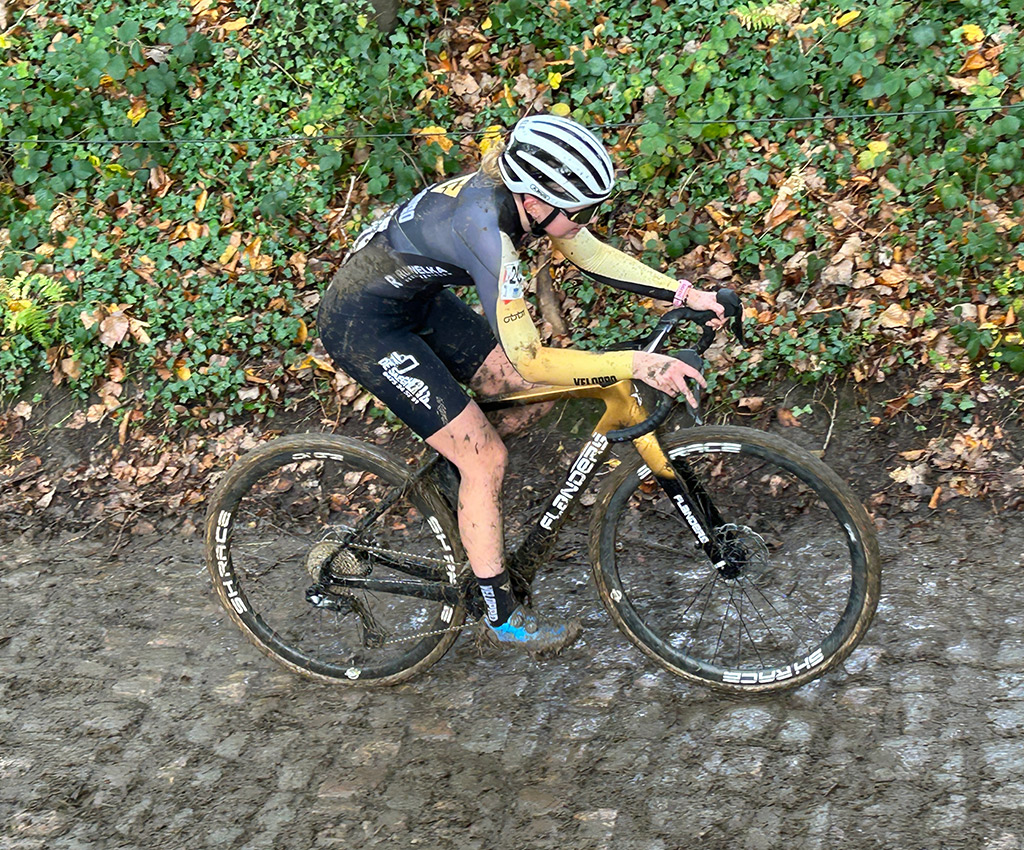 FLANDERS Cyclo-cross CX-Nxt, Shimano 105, Ultegra, Di2, DT, Mavic, Selle Italia, Schwalbe,Adèle Hurteloup