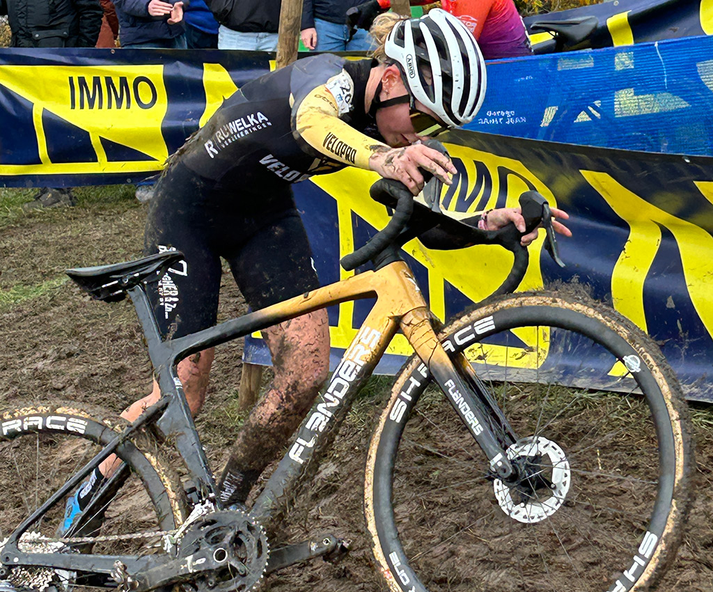 FLANDERS Cyclo-cross CX-Nxt, Shimano 105, Ultegra, Di2, DT, Mavic, Selle Italia, Schwalbe,Adèle Hurteloup