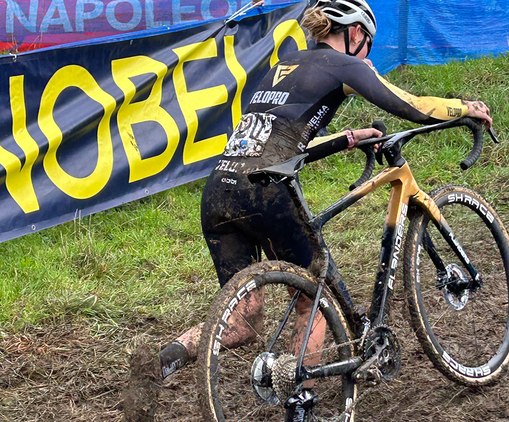 FLANDERS Cyclo-cross CX-Nxt, Shimano 105, Ultegra, Di2, DT, Mavic, Selle Italia, Schwalbe,Adèle Hurteloup